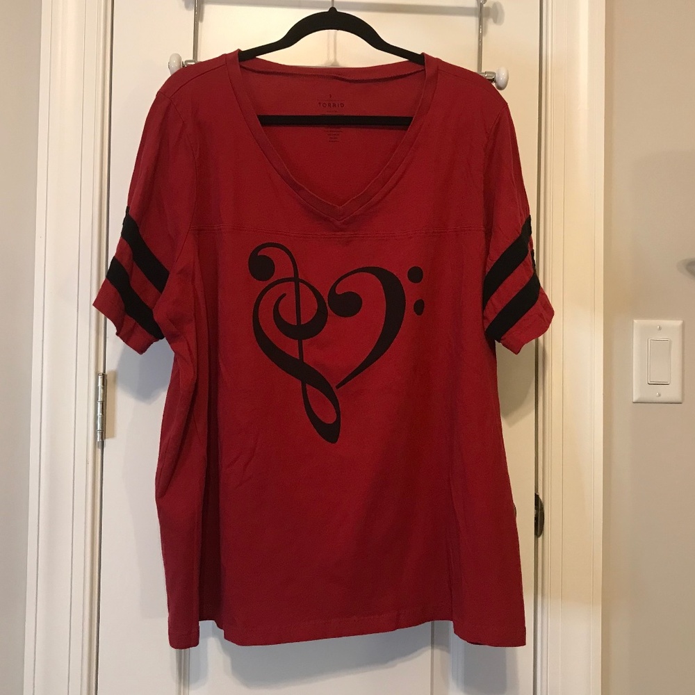 Torrid red short sleeve v-neck t-shirt with music note heart (3X)
